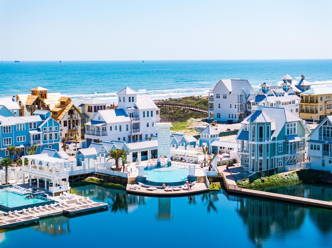 Nucos-Pools-the-family-pool-splash-pad-at-cinnamon-shore-south-94099-h Large