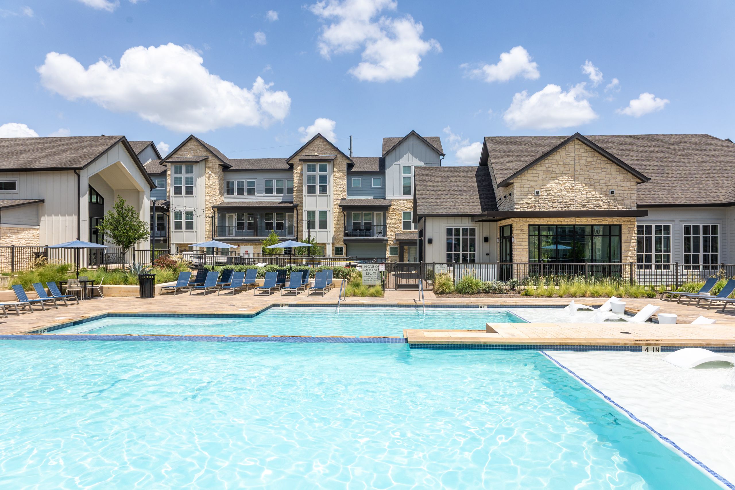 nucos-pools-commercial-pool-builder-liv-at-pfluggerville-3